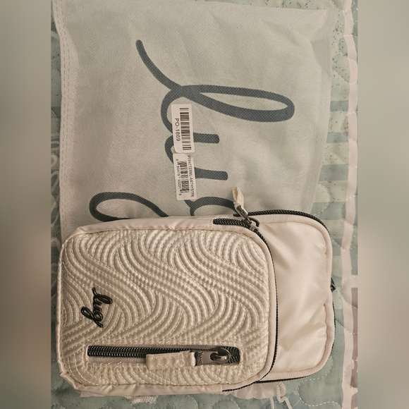 NWT lug brand pitter patter in metallic diamond white - Picture 4 of 4